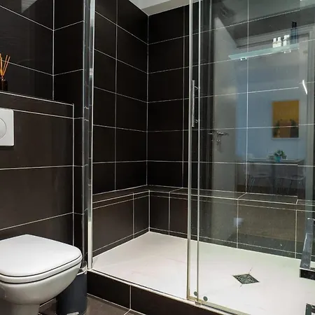 아파트 2-bedroom With Terrace And Side Sea View *
