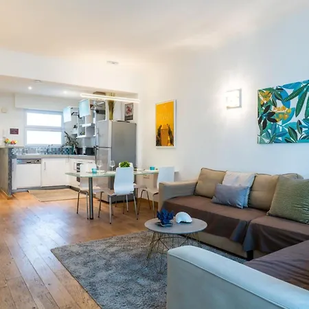 2-bedroom With Terrace And Side Sea View アパート