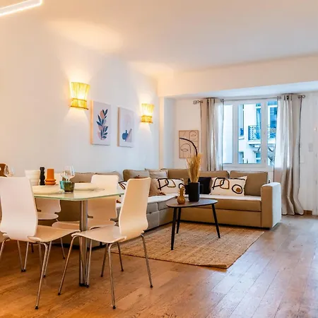 아파트 2-bedroom With Terrace And Side Sea View *