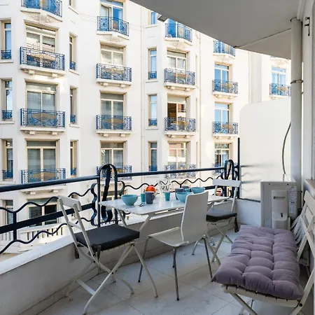 아파트 2-bedroom With Terrace And Side Sea View *
