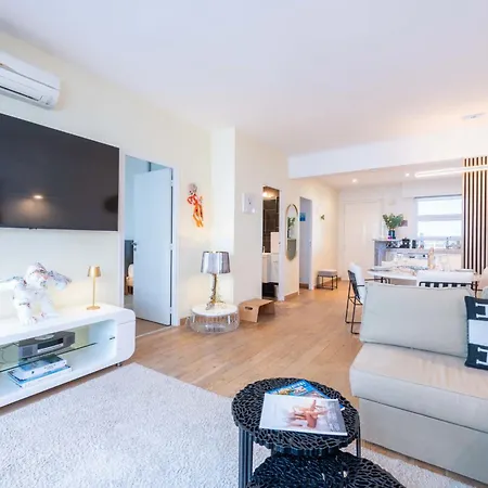 Appartement 2-bedroom With Terrace And Side Sea View Cannes